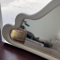 مرايا بحواف خشبية ابيض