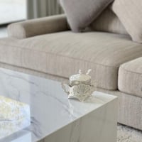 علبة مع ملعقة