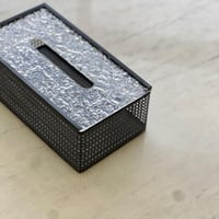 علبة مناديل معدن بغطاء اكريلك