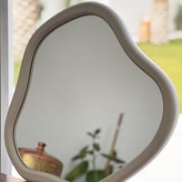 مرايا بحواف خشبية ابيض