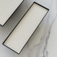 تقديمة معدن اسود بطبقة جلد