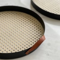 صينية حديد بمسكة جلد