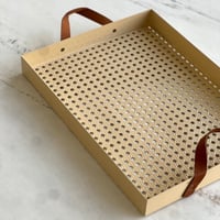 صينيه حديد بمسكة جلد