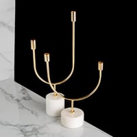 شمعدان ذهبي بقاعدة رخامية