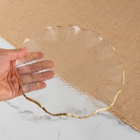 صحن زجاج شفاف بأطراف ذهبيه