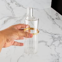 فازة زجاج بحزام ذهبي