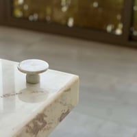 ستاند رخام صغير