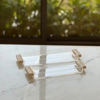 صينية اكريلك بمسكة رخام ترافنتينو