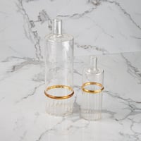 فازة زجاج بحزام ذهبي