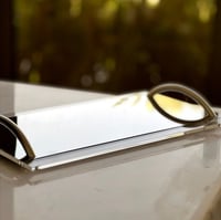 صينية اكريلك بقاعدة مرايا