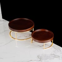 تقديمة خشب بقاعدة ذهبية