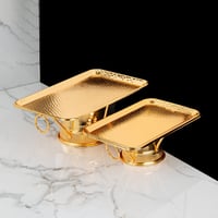 تقديمة بقاعدة لون ذهبي