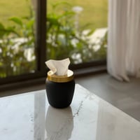 علبة مناديل ذهبي