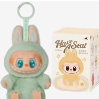 ميدالية لابوبو الجالس بوب مارت - Labubu Sitting Do...