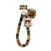 ميدالية كراي بيبي وايلد بت كيوتي الاصدار البني بوب...