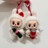 ميدالية لابوبو كوكاكولا بوب مارت - Labubu Coca Col...