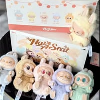 ميدالية لابوبو الجالس بوب مارت - Labubu Sitting Do...