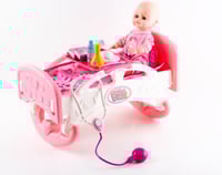 دمية مع سرير درزن