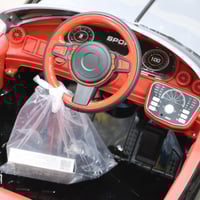 سيارة اطفال