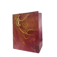 كيس هدايا وسط