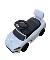 سيارة اطفال