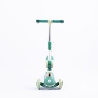 سكوتر مع مقعد للأطفال