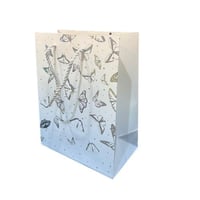 كيس هدايا صغير