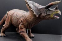 مجسم ديناصور