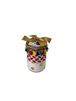 رمضان مزين بقماش ابيض و شماغ ذهبي