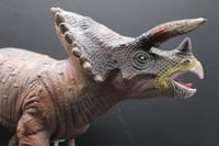 مجسم ديناصور