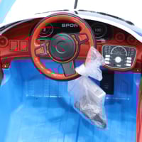 سيارة اطفال