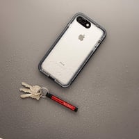 قلم مع علاقة مفاتيح