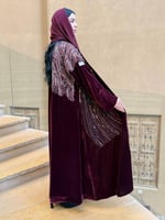 عبايه شتويه مخمل شك لون عنابي