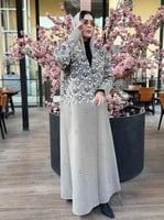 عبايه شتويه جوخ طباعة لون بيج