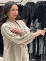 طقم سفر من 4 قطع وطرحة لون بيج