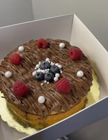 كيكة كوكيز تكفي ٥ اشخاص (يُلزم الطلب قبل بيوم)