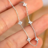 سلسال باللون الفضي