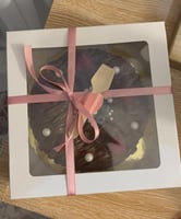 كيكة كوكيز تكفي ٥ اشخاص (يُلزم الطلب قبل بيوم)