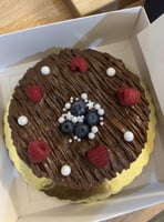 كيكة كوكيز تكفي ٥ اشخاص (يُلزم الطلب قبل بيوم)