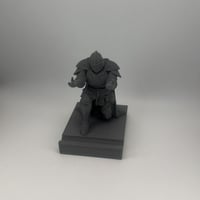 تمثال على شكل محارب | ستاند ملعقة أو قلم