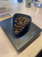 قريباا - وعاء وزن القهوة - ع شكل قطرة (انسيابية أك...