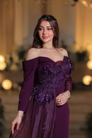 فستان سهرة بنفسجي فاخر بأكتاف ساقطة وتصميم مطرز حر...