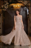 فستان سهرة مطرز بالخرز بفتحه ساق جانبي