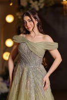 فستان سهره تل مطرز بالفصوص وكم جانبي