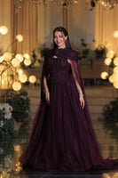 فستان سهرة ملكي بلون بنفسجي داكن بتطريز فاخر مع كا...