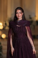 فستان سهرة ملكي بلون بنفسجي داكن بتطريز فاخر مع كا...