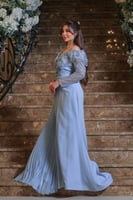 فستان سهرة راقٍ باللون الأزرق السماوي الفاتح يمنح...