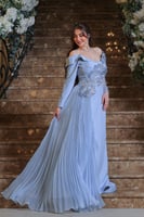 فستان سهرة راقٍ باللون الأزرق السماوي الفاتح يمنح...