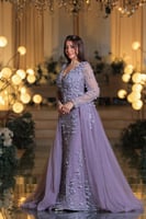 فستان سواريه لافندر مطرّز بتطريزات ثلاثية الأبعاد...