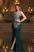 فستان سهرة فاخر بتصميم مميز يجمع بين الأناقة والفخ...